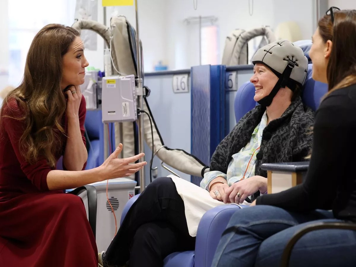 زياراتها لمرضى السرطان في المستشفيات تتجاوز المجاملة الملكية