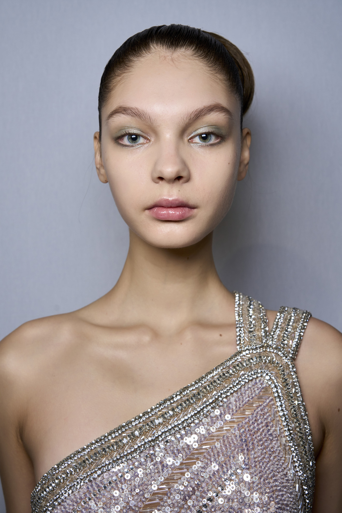 زيت الشفاه خفيف القوام وشديد الامتصاص من وحي دار Elie Saab