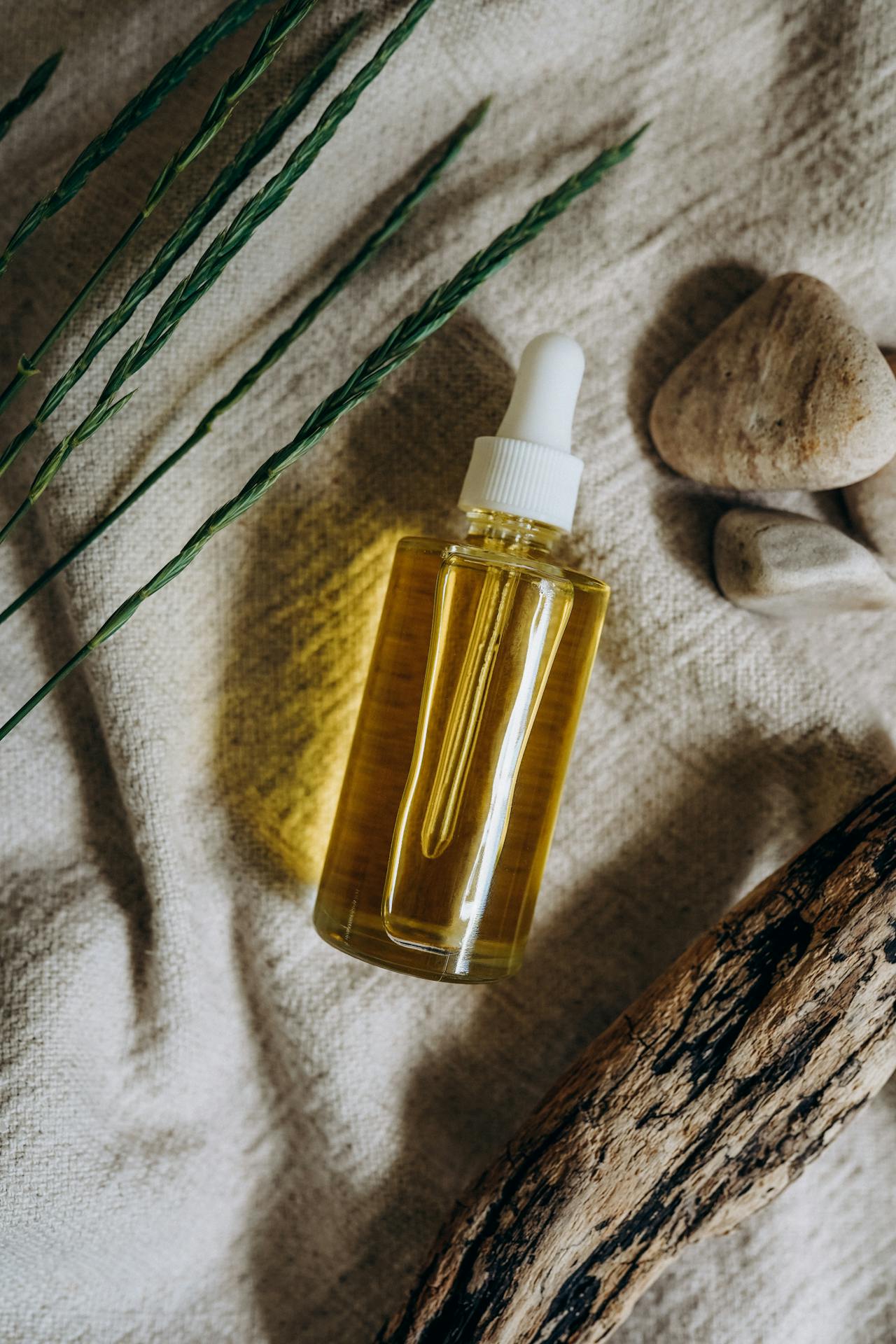 زيت بذور العنب  أحد زيوت الشعر المفيدة للعادي إلى المختلط