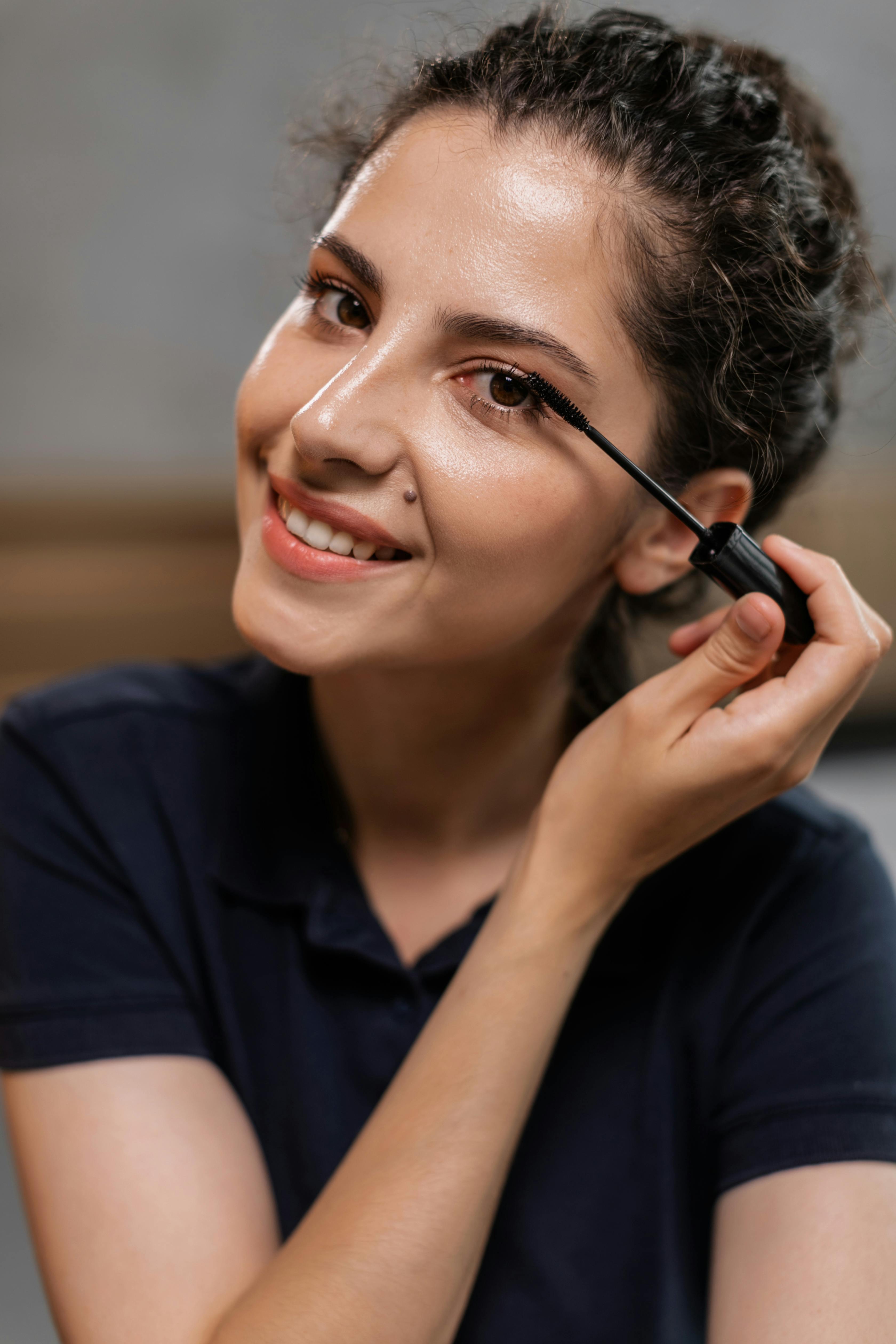 زيت فيتامين E من أهم الزيوت الداعمة لصحة الرموش