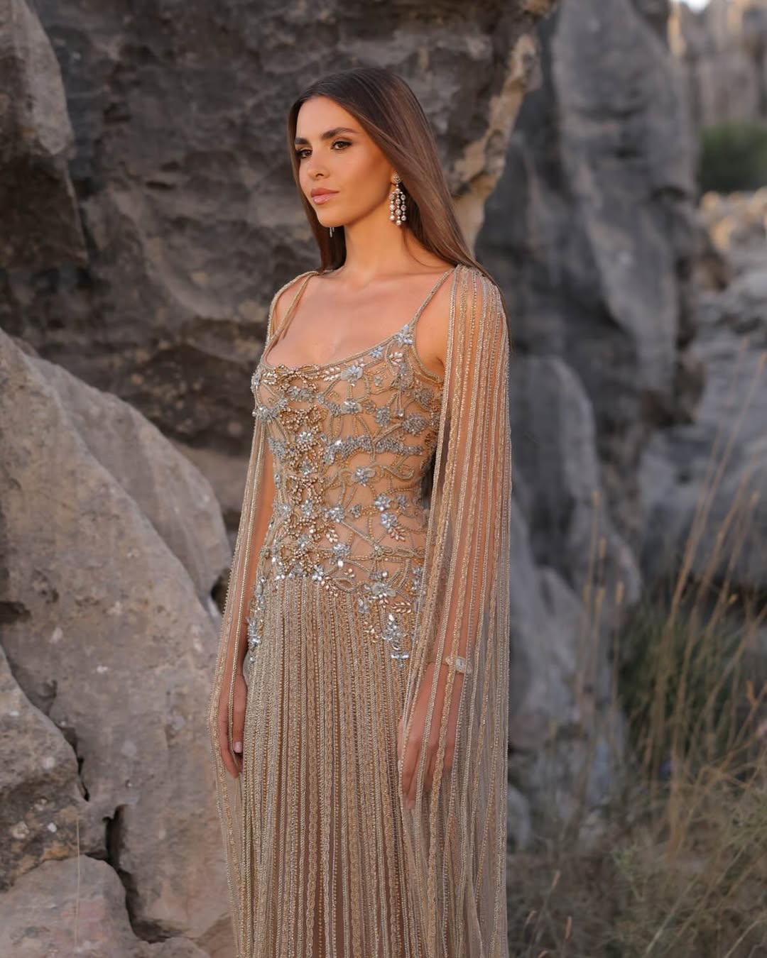 زين قطامي بفستان فاخر بدرجة لون نيود فاتحة