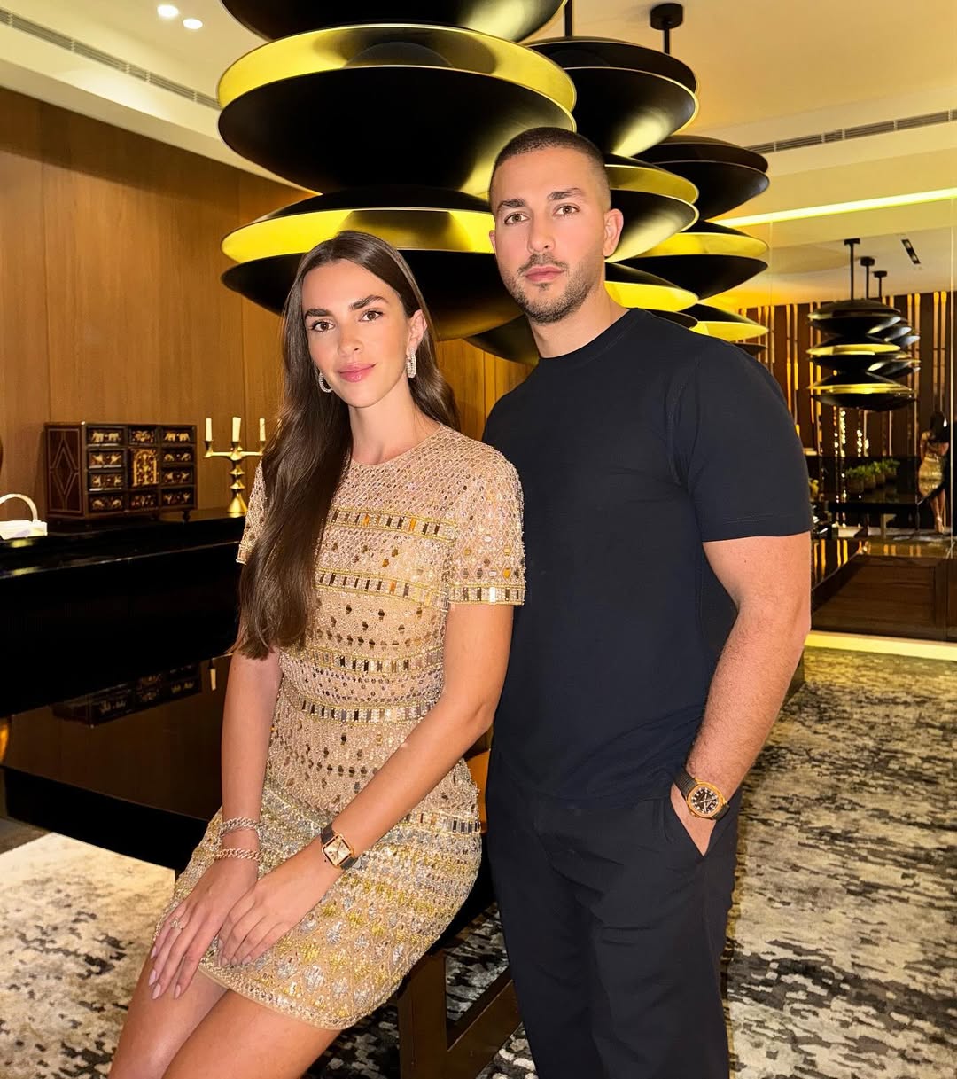 زين قطامي بمجموعة من مجوهرات الذهب الأبيض والأصفر