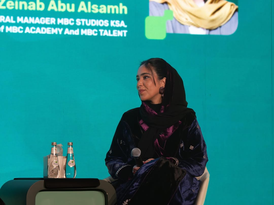 زينب أبو السمح خلال مشاركتها في المنتدى السعودي للإعلام