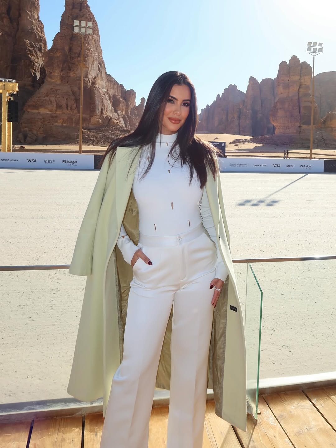 زينب عزام بإطلالة لافتة في أسبوع الموضة في باريس 2026