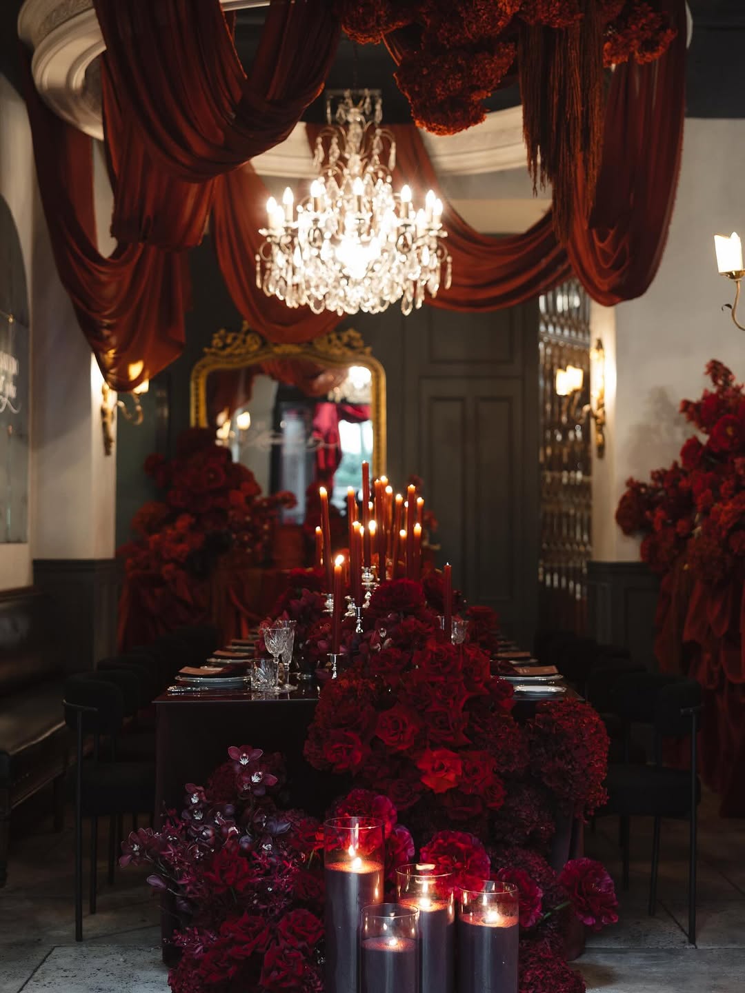 زينة الشموع والزهور - الصورة من DK EVENTS