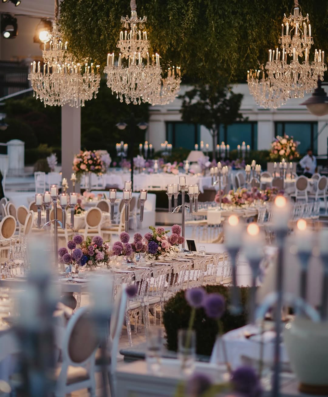 زينة شموع ناعمة على الطاولات- الصورة من صفحة S Design & Events Company