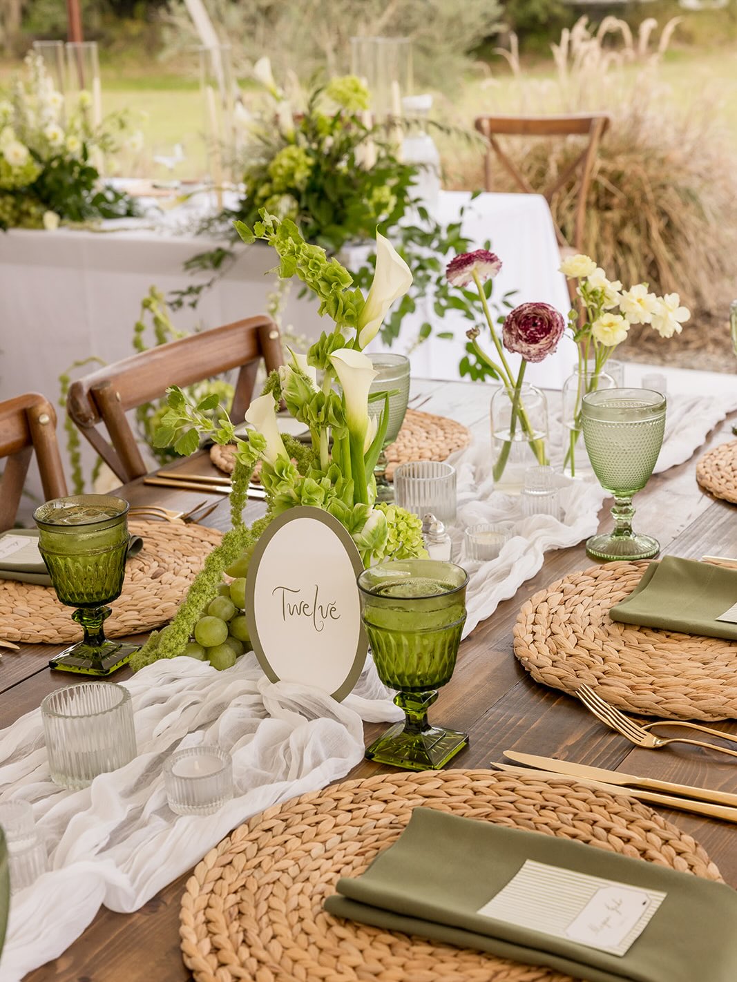 زينة طاولة دافئة- الصورة من flowersmith