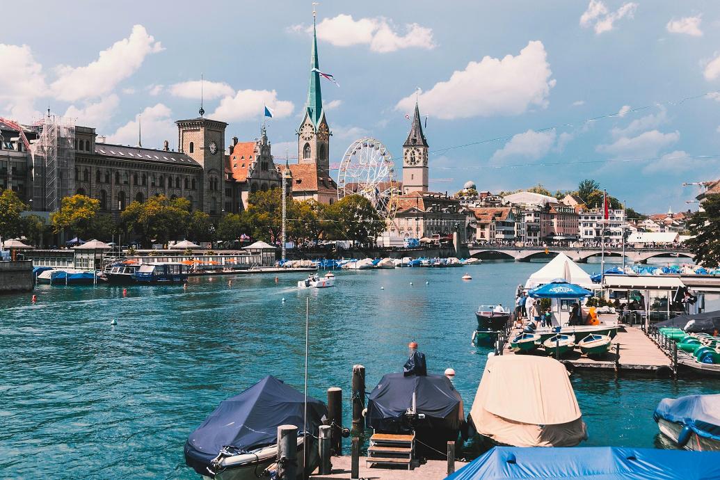 زيورخ سحر التسوق والأناقة الربيعية للمرأة