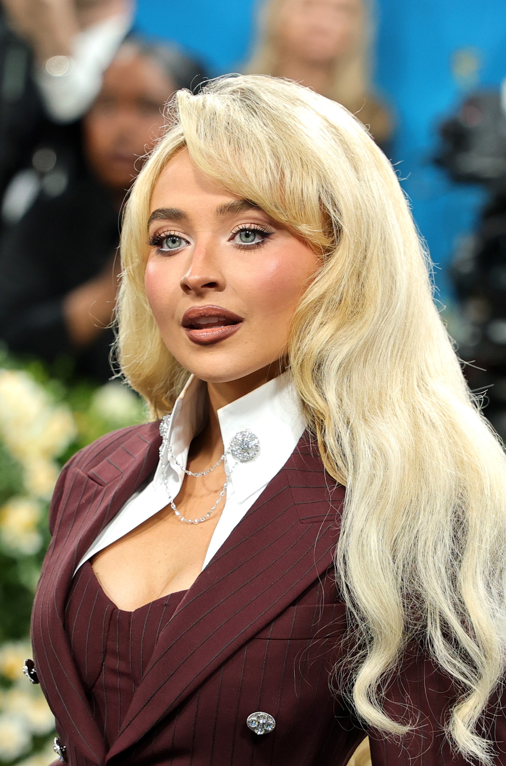 سابرينا كاربنتر Sabrina Carpenter بتصاميم مجوهرات مُبتكرة