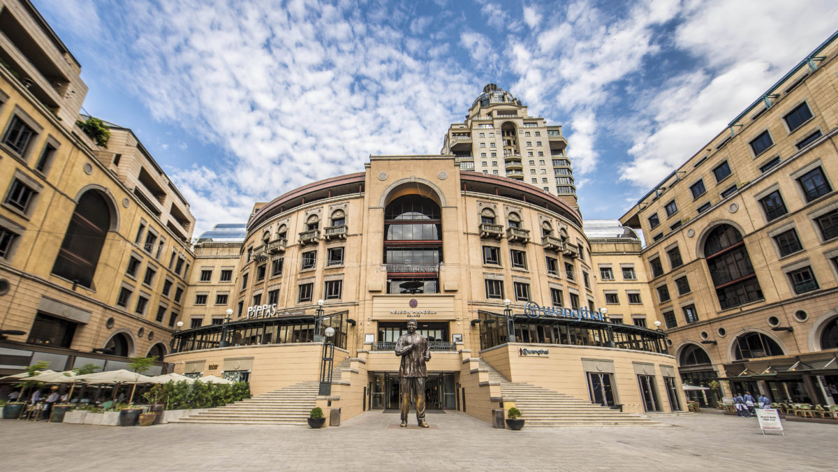 ساحة نيلسون مانديلا (Nelson Mandela Square - جنوب أفريقيا