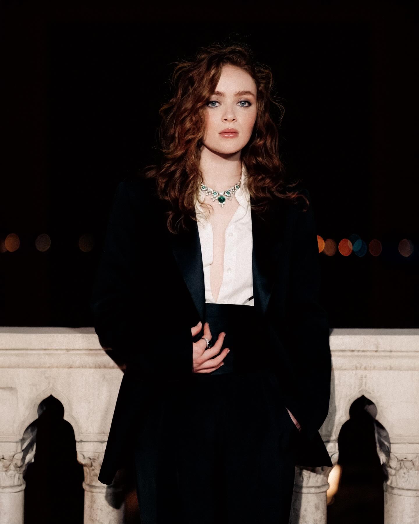 سادي سينك SADIE SINK بمجوهرات دار بولغري BVLGARI الفارهة