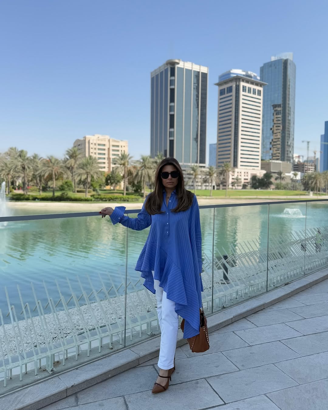 سارة دندراوي بأزياء كاجوال مريحة في دبي