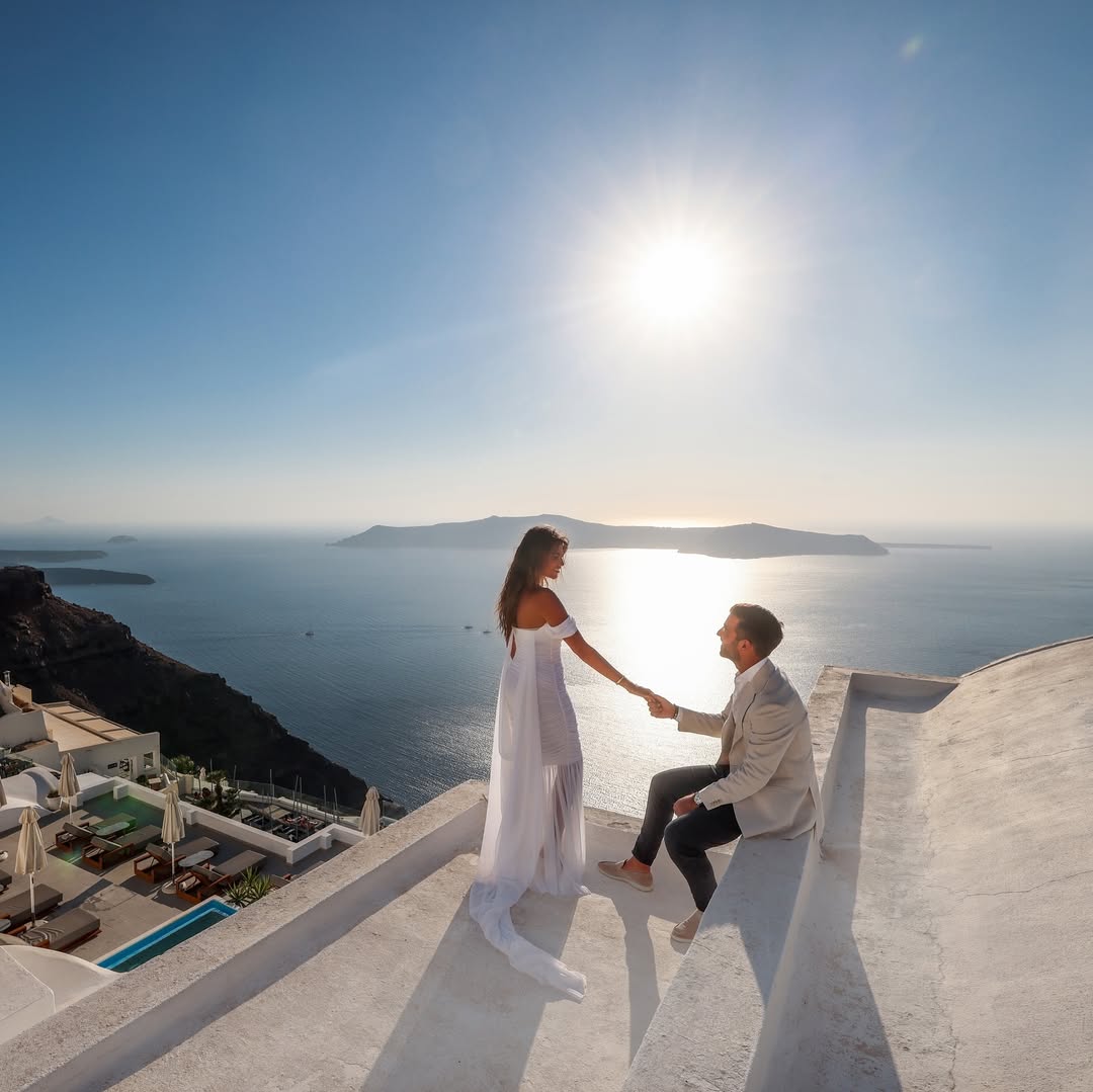 سارة مراد عروسا مع زوجها في اليونان