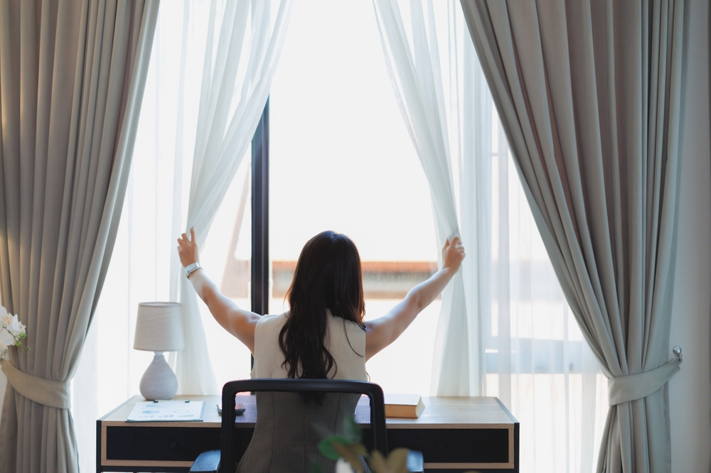 ساعات الصباح الأولى هي الأكثر هدوءاً وصفاءً قبل تسارع وتيرة الأخبار