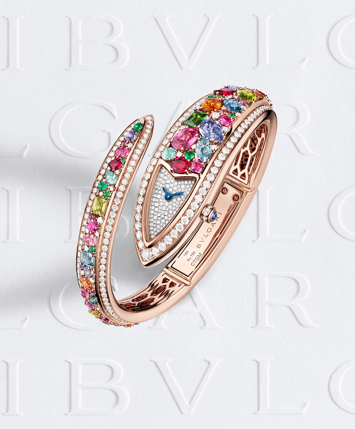 ساعات مجموعة Serpenti Aeterna  تتألق بألوان حيوية مبهجة