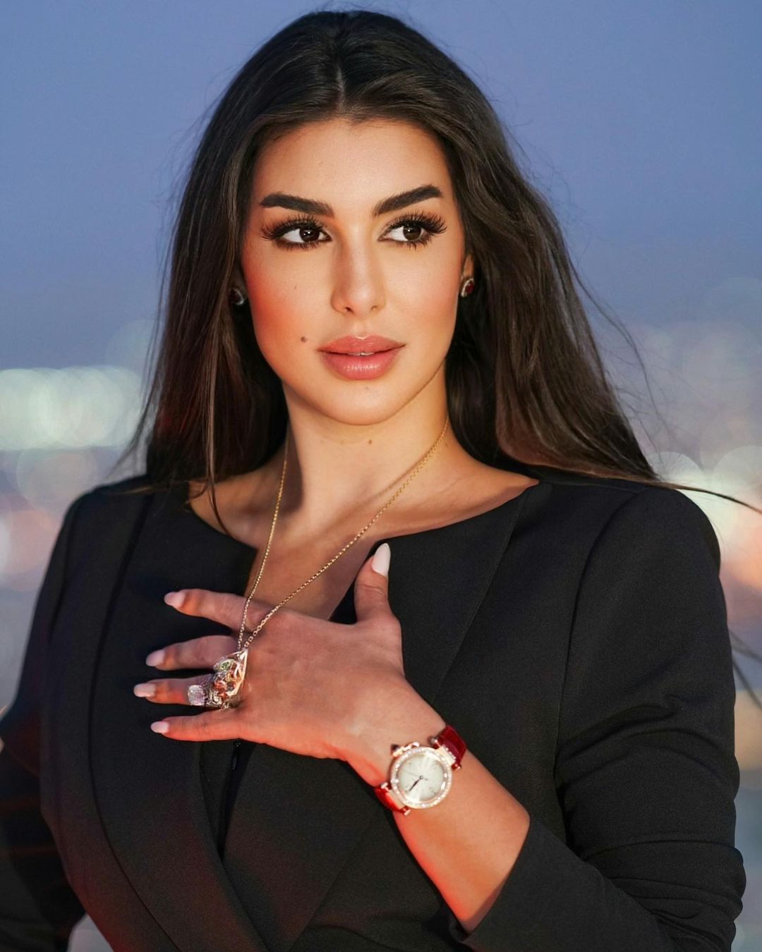 ساعة ياسمين صبري من كارتييه