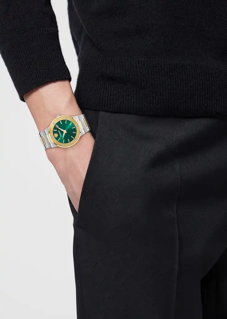 ساعة Greca Logo Aero من Versace