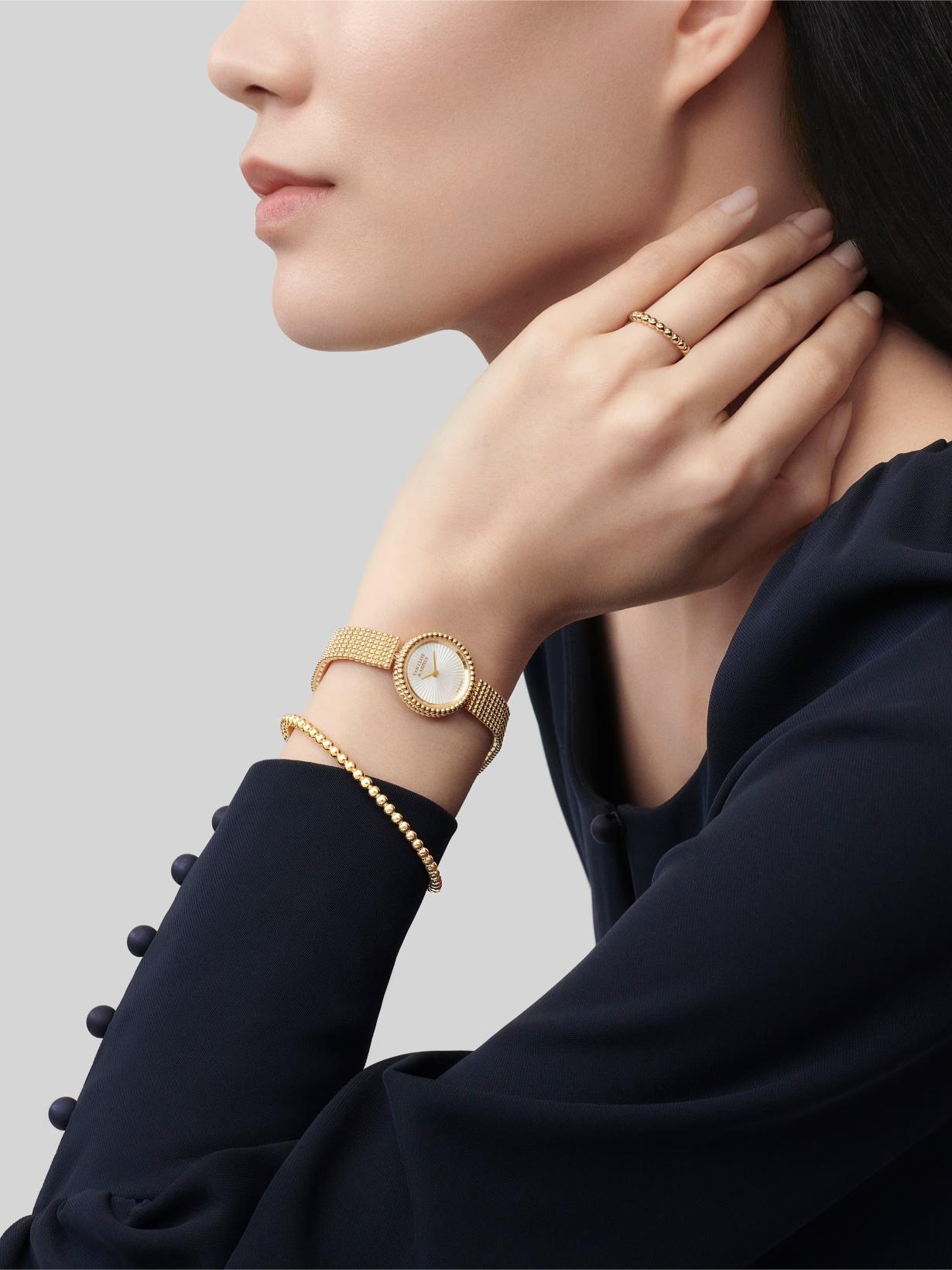 ساعة Perlée من Van Cleef & Arpels