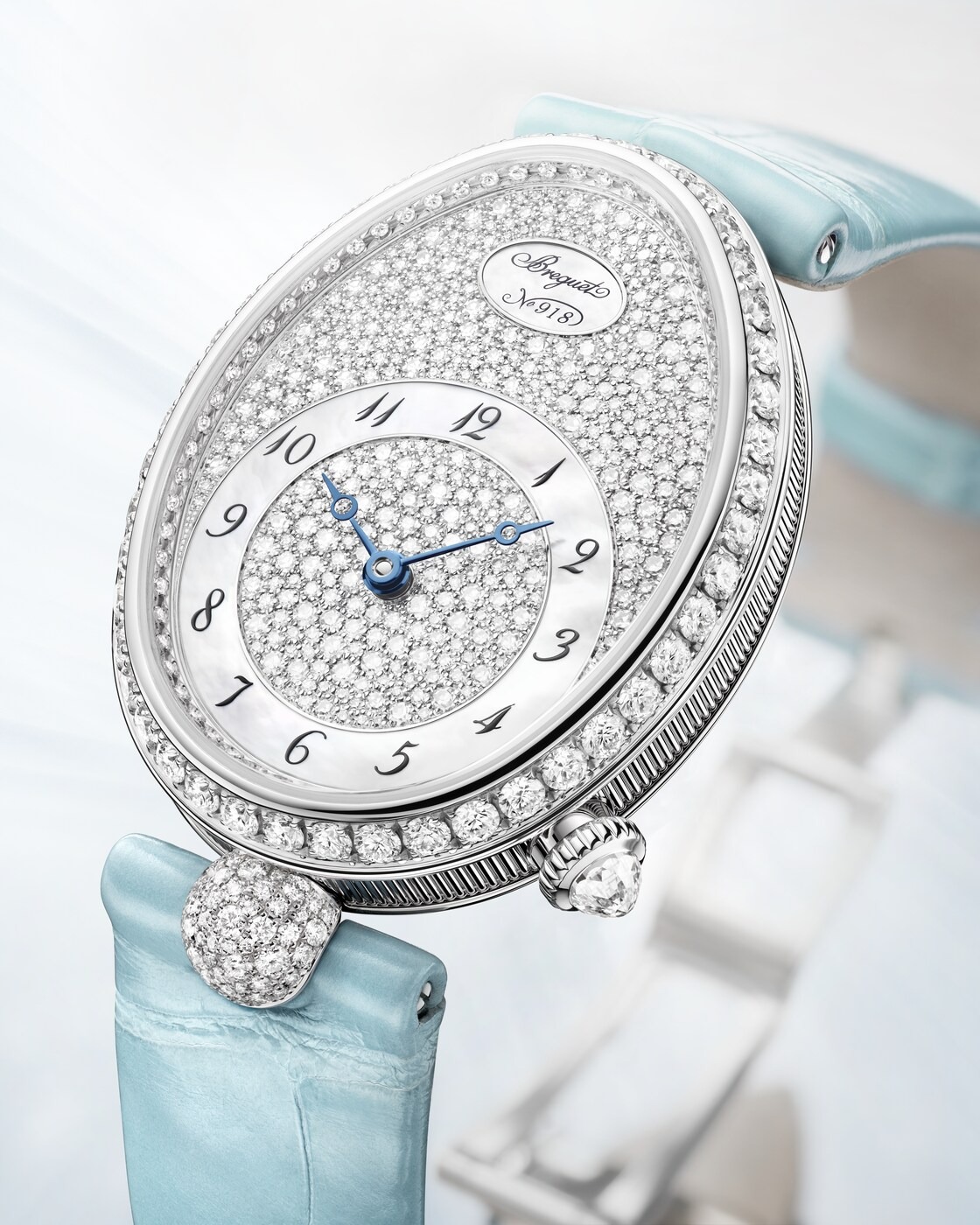 ساعة Reine de Naples 8938 من Breguet