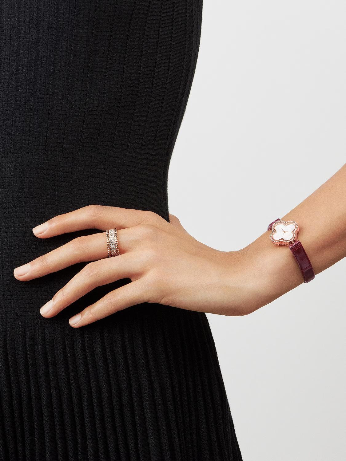 ساعة Sweet Alhambra من Van Cleef & Arpels