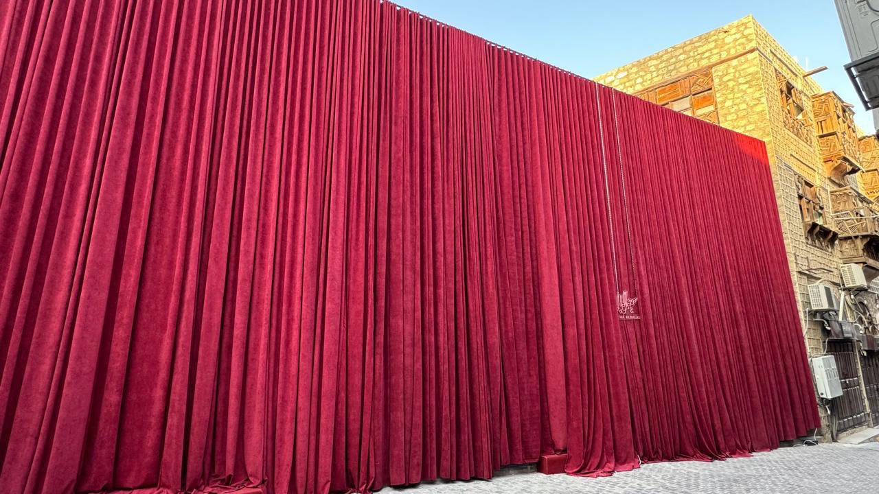 ستارة حمراء تمهّد لبداية تجربة سينمائية مختلفة في سينما البلد