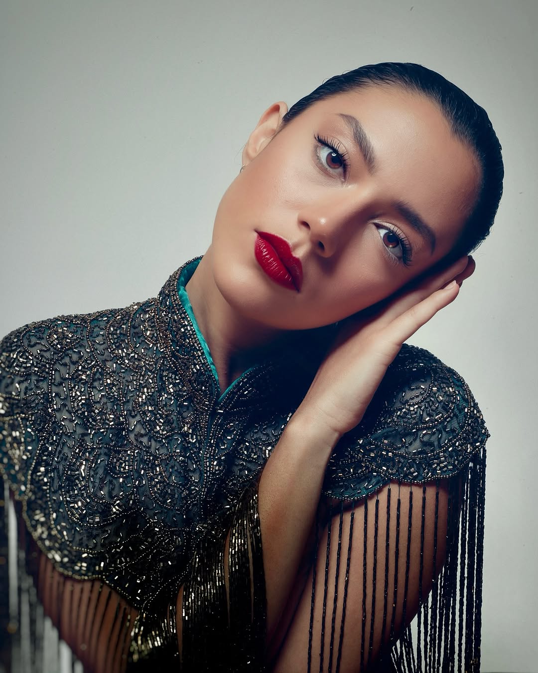 لمسة أحمر الشفاه الكلاسيكية بأسلوب ستيفاني عطالله