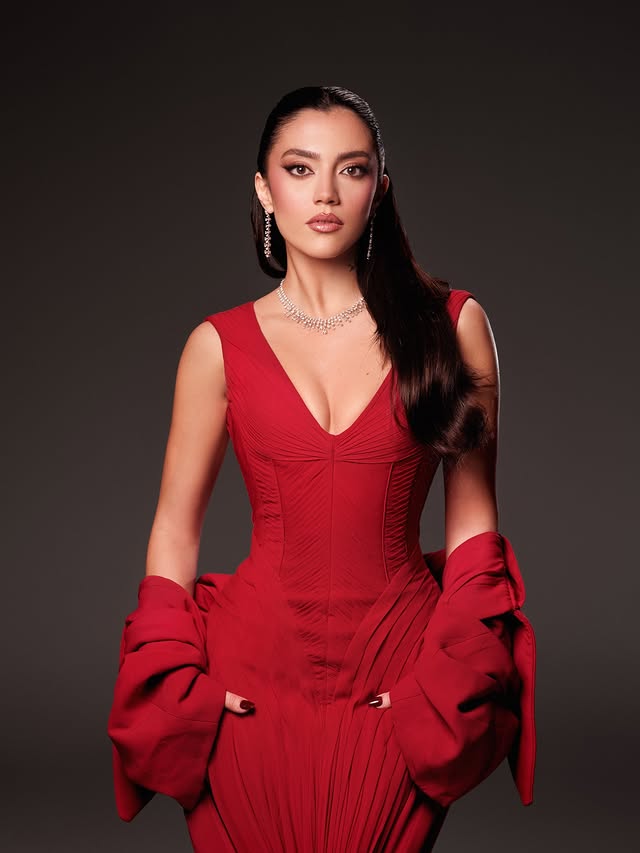 ستيفاني عطالله بإطلالة جمالية جذابة