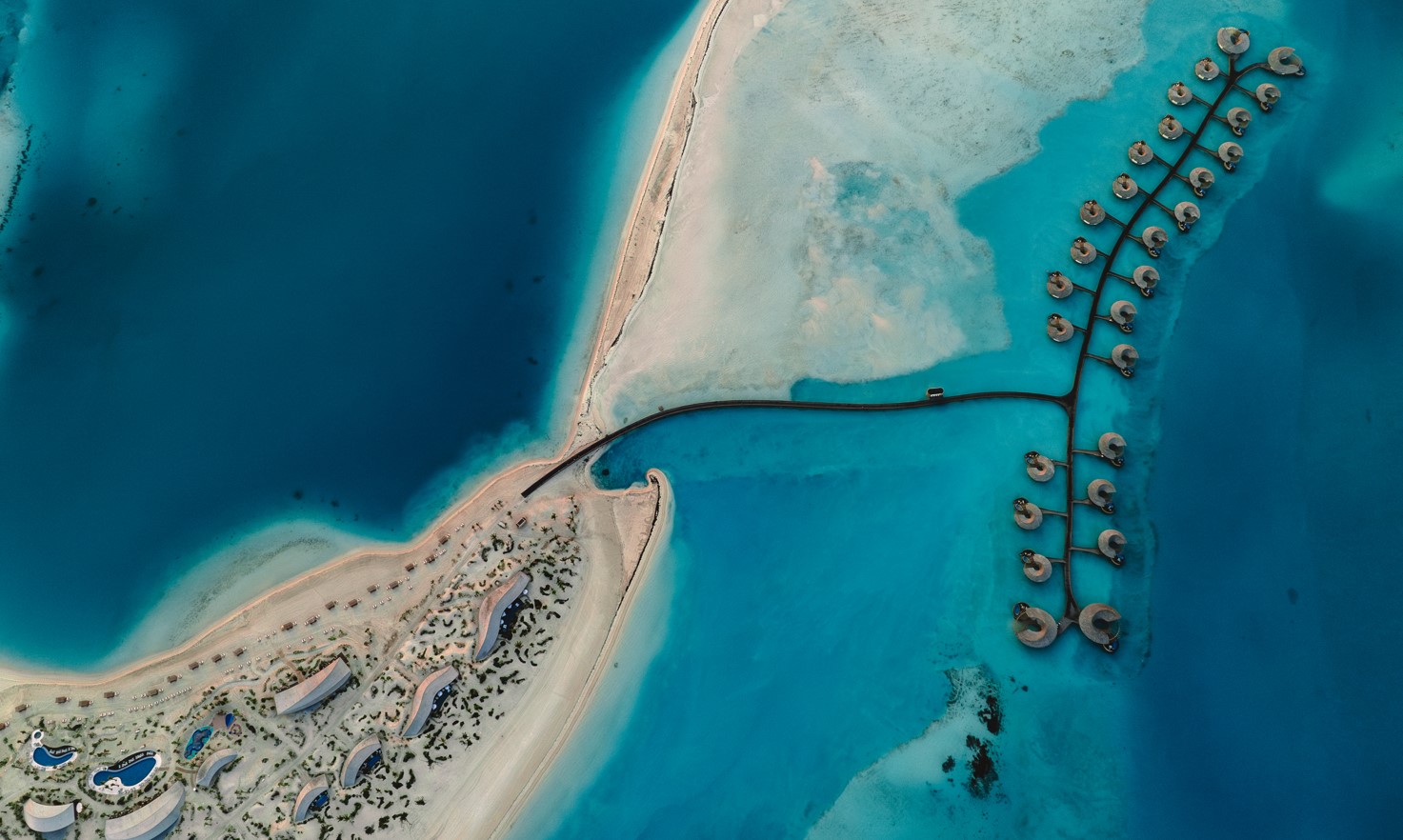 سحر التجربة في منتجعات البحر الأحمر الخلابة 