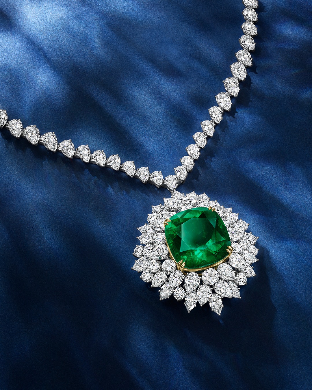 سحر الزمرد في مجوهرات Harry Winston