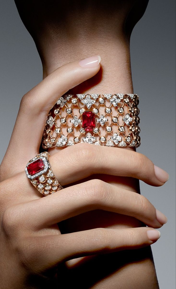 سحر الغارنيت في مجوهرات من Louis Vuitton