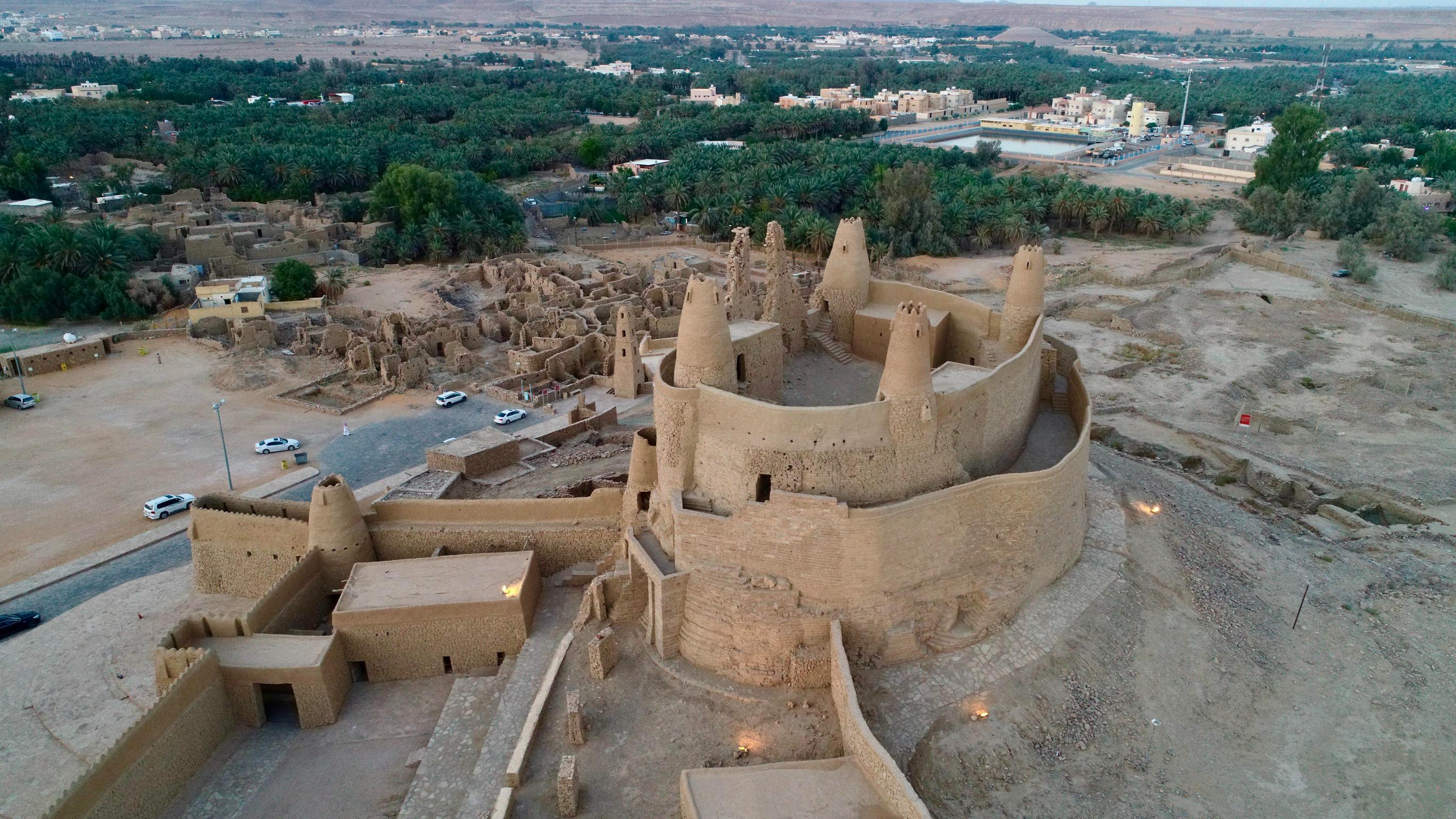 سحر الواحة الخضراء حيث تلتقي الطبيعة بالتاريخ