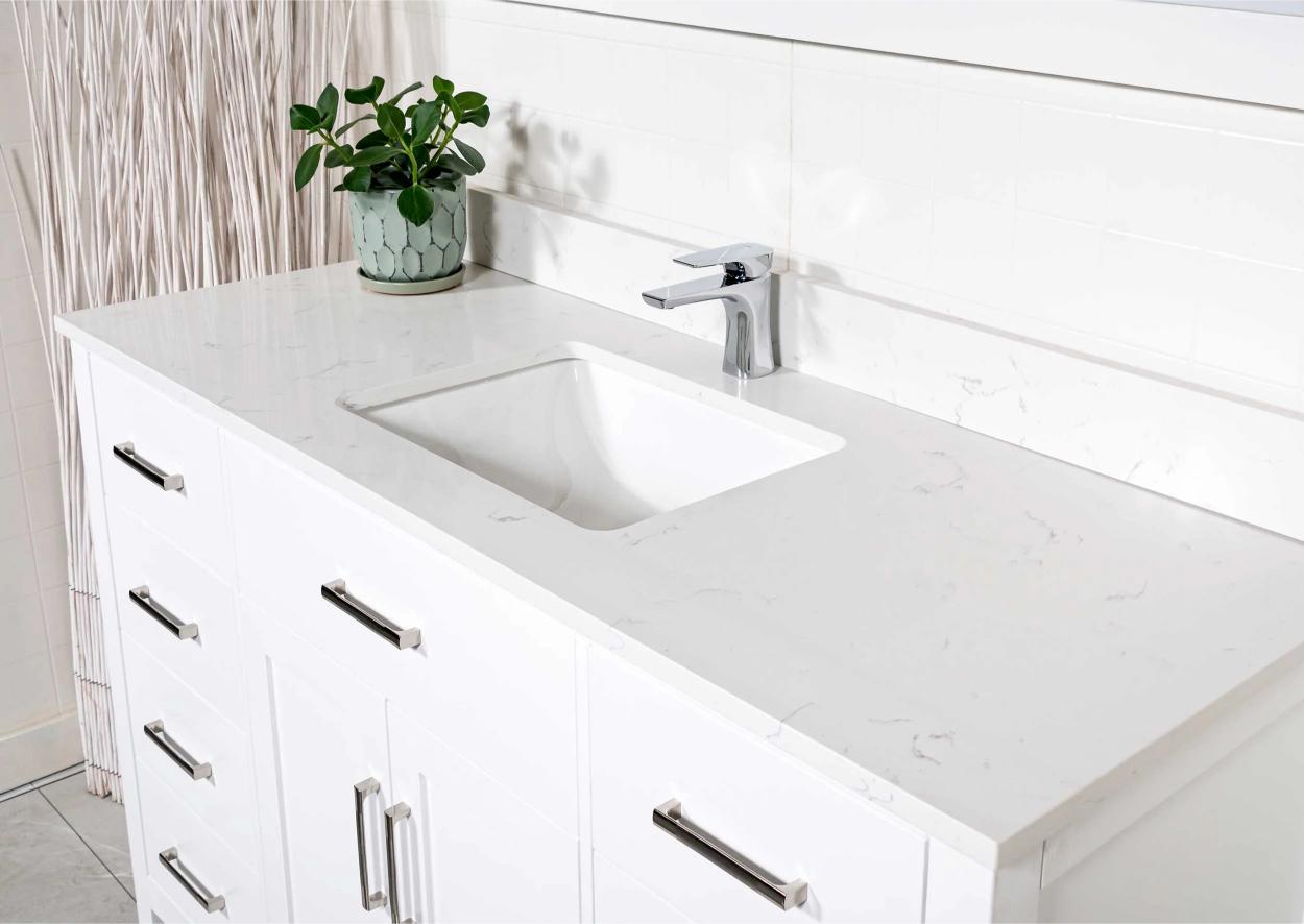 سطح عمل من الكوارتز باللون الأبيض