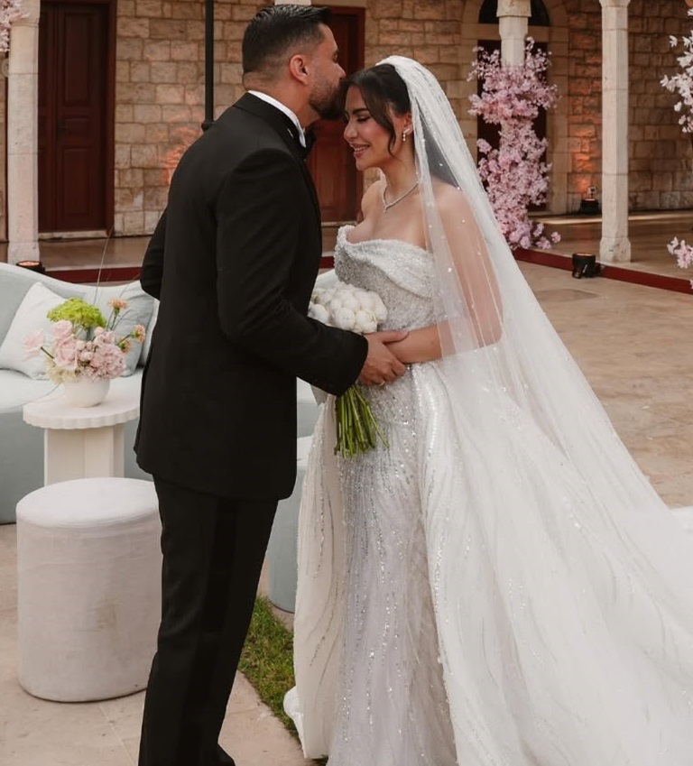 سعد نجم مع عروسته في يوم زفافه