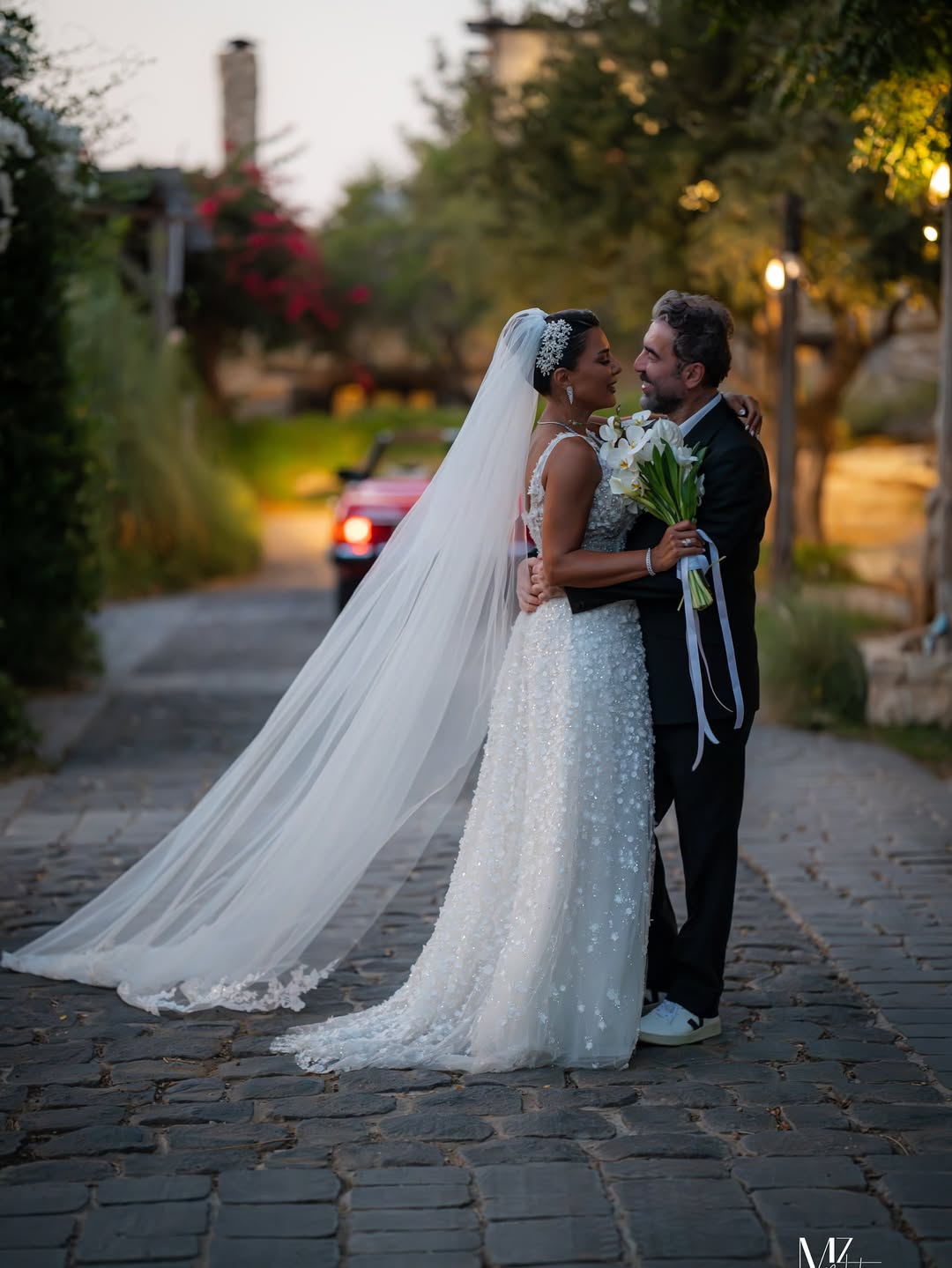 سعيد الماروق مع عروسته في يوم الزفاف