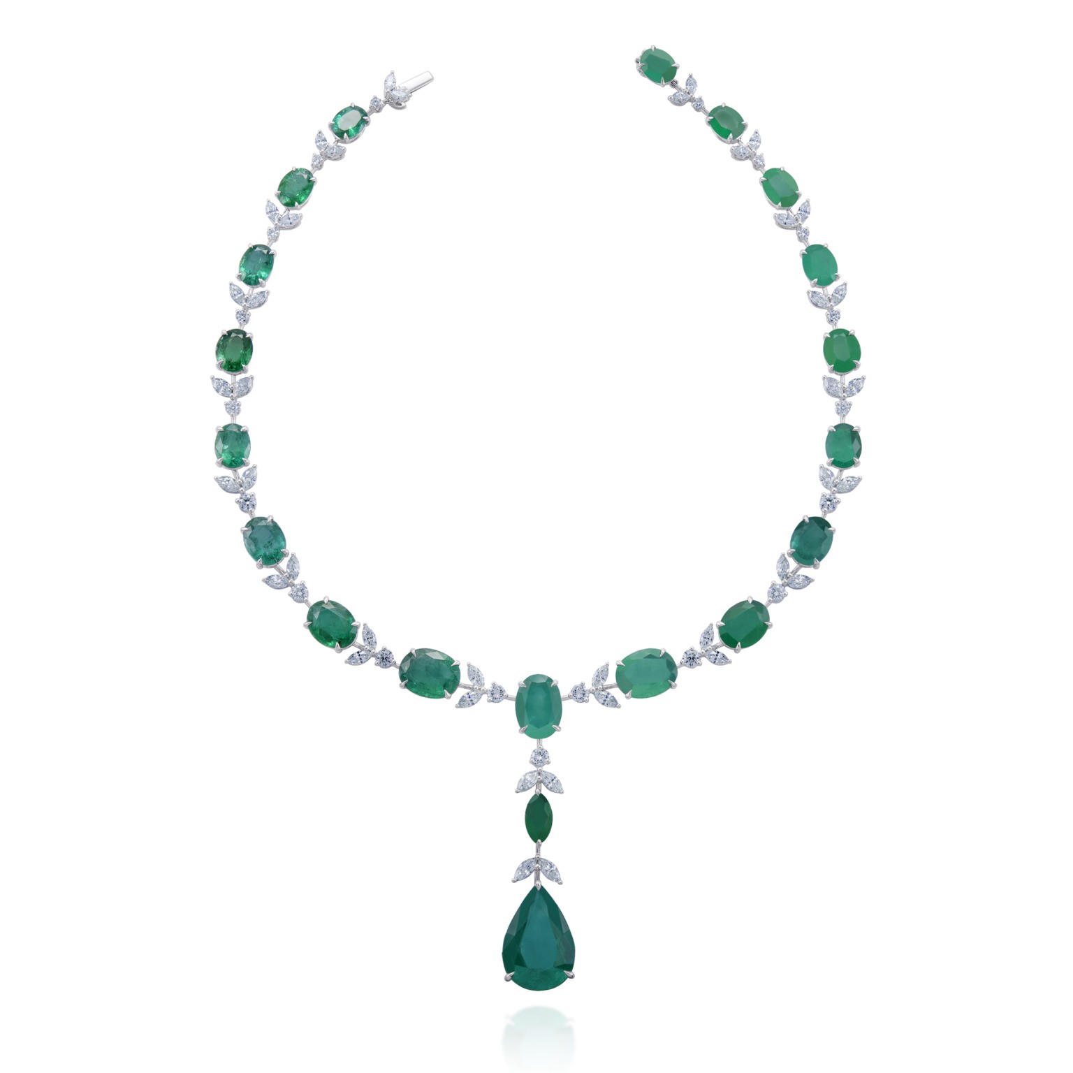 سلسلة الماس والذهب والزمرد من Dhamani1969