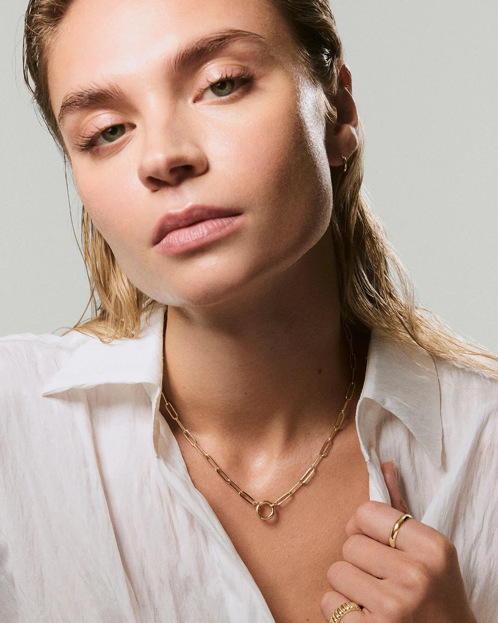 سلسلة Mini Paperclip من  Mejuri