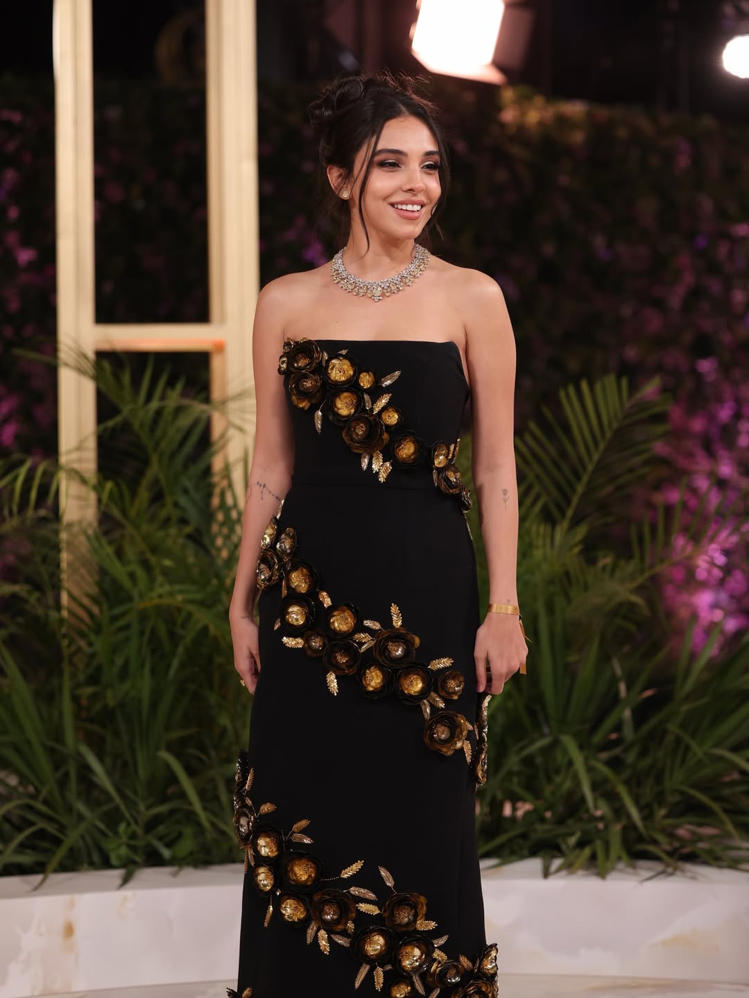 سلمى أبو ضيف بفستان سهرة سترابلس باللون الأسود