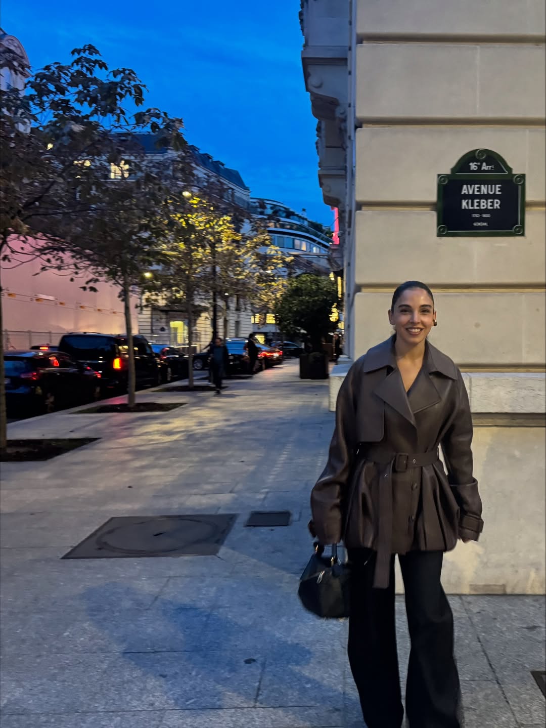 سلمى بجاكيت بقصة أوفر سايز طويلة الأكمام