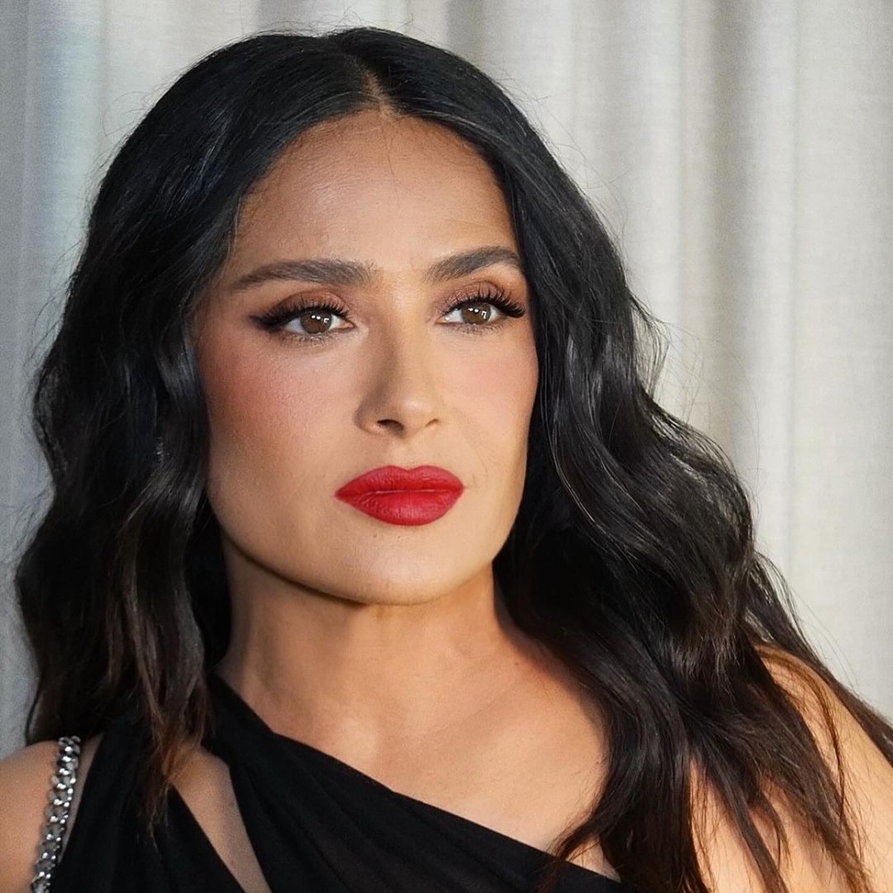 سلمى حايك تعتمد نخاع العظام لصحة شعرها