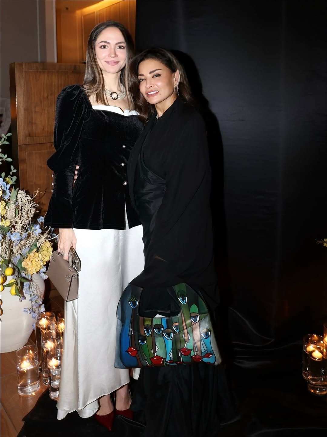 سمية رضا بستايل كلاسيكي راقي بالأبيض والأسود