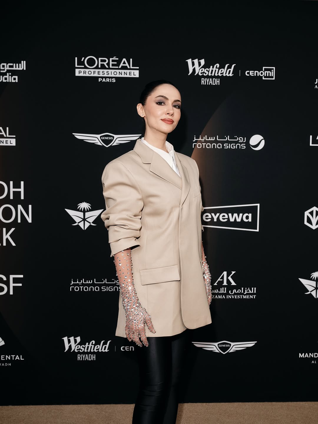 سمية رضا بإطلالة عصرية بلمسة  (Glamour)