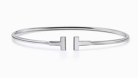سوار «Tiffany T Narrow Wire» من Tiffany & Co