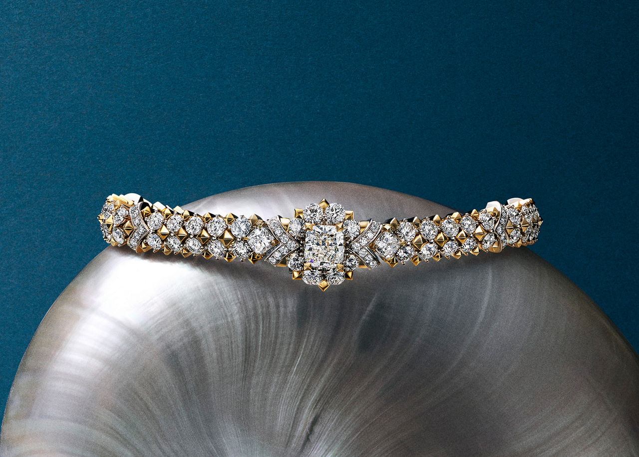 سوار المرساة من البلاتين والذهب