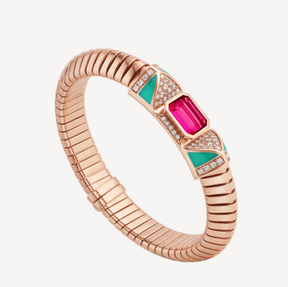 سوار مرصع بالأحجار الكريمة من دار Bulgari