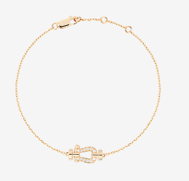 سوار مرصع بالألماس من  Fred