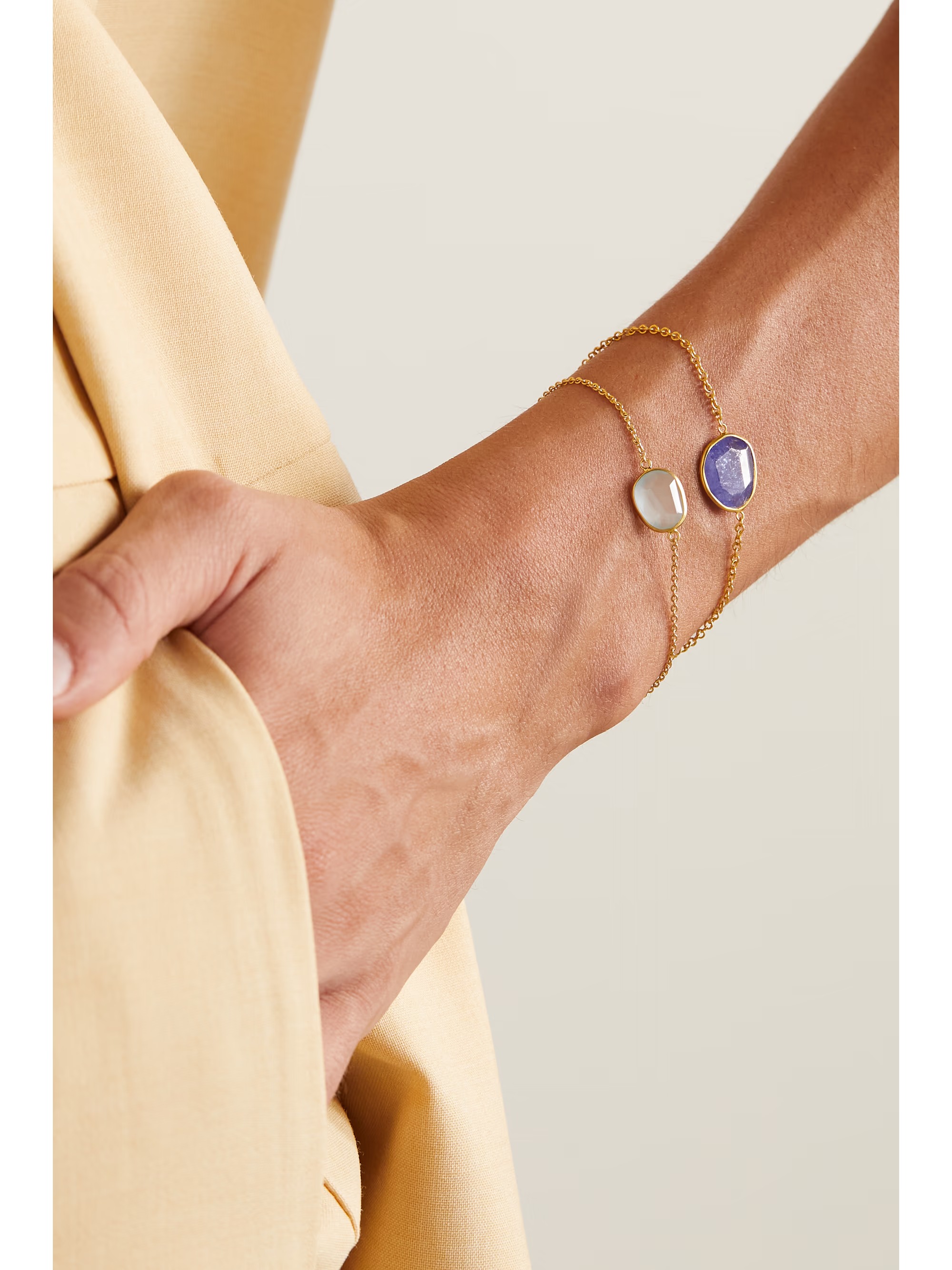 سوار من   Pippa Small