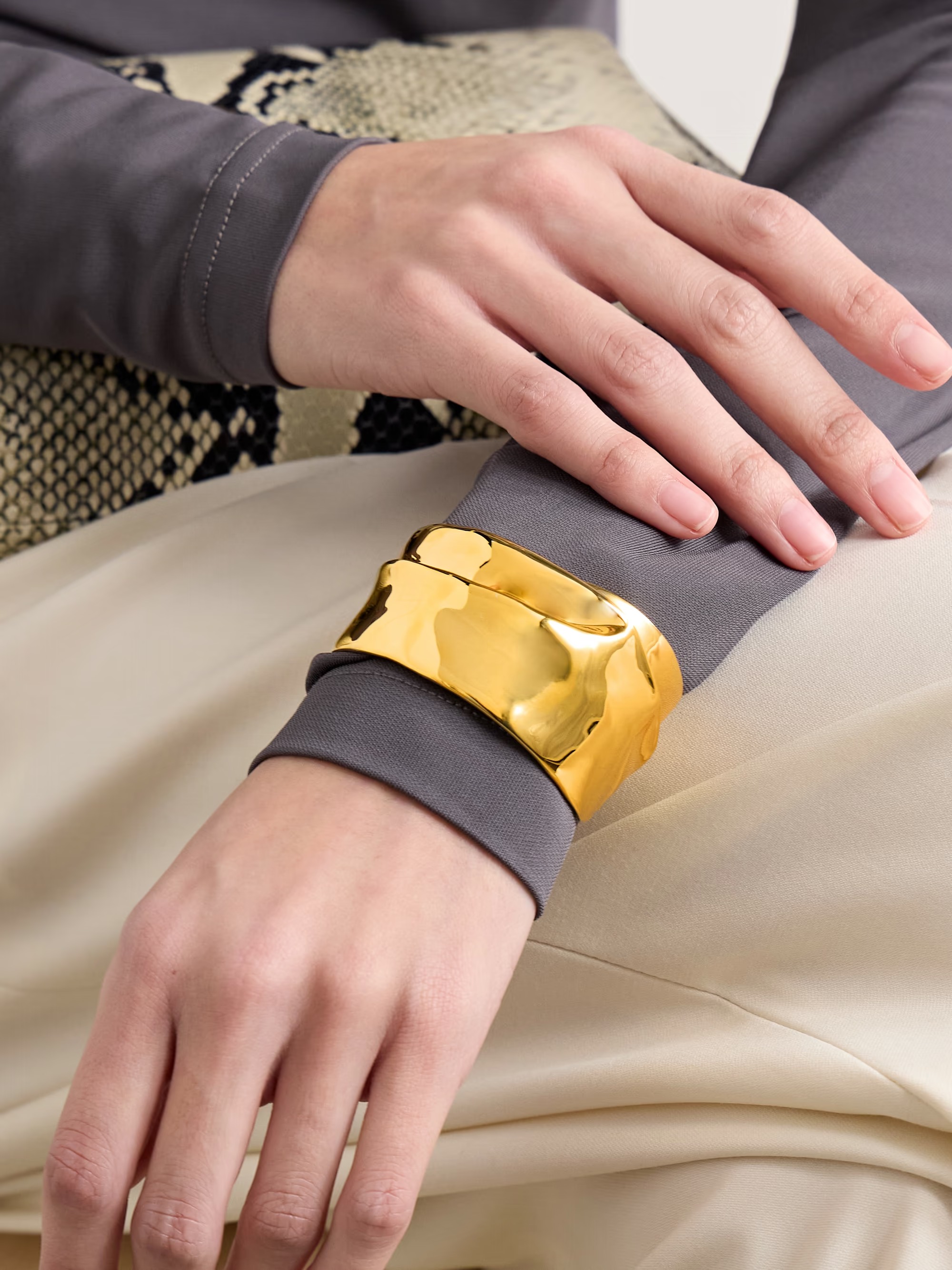 سوار Completedworks Gold Cuff