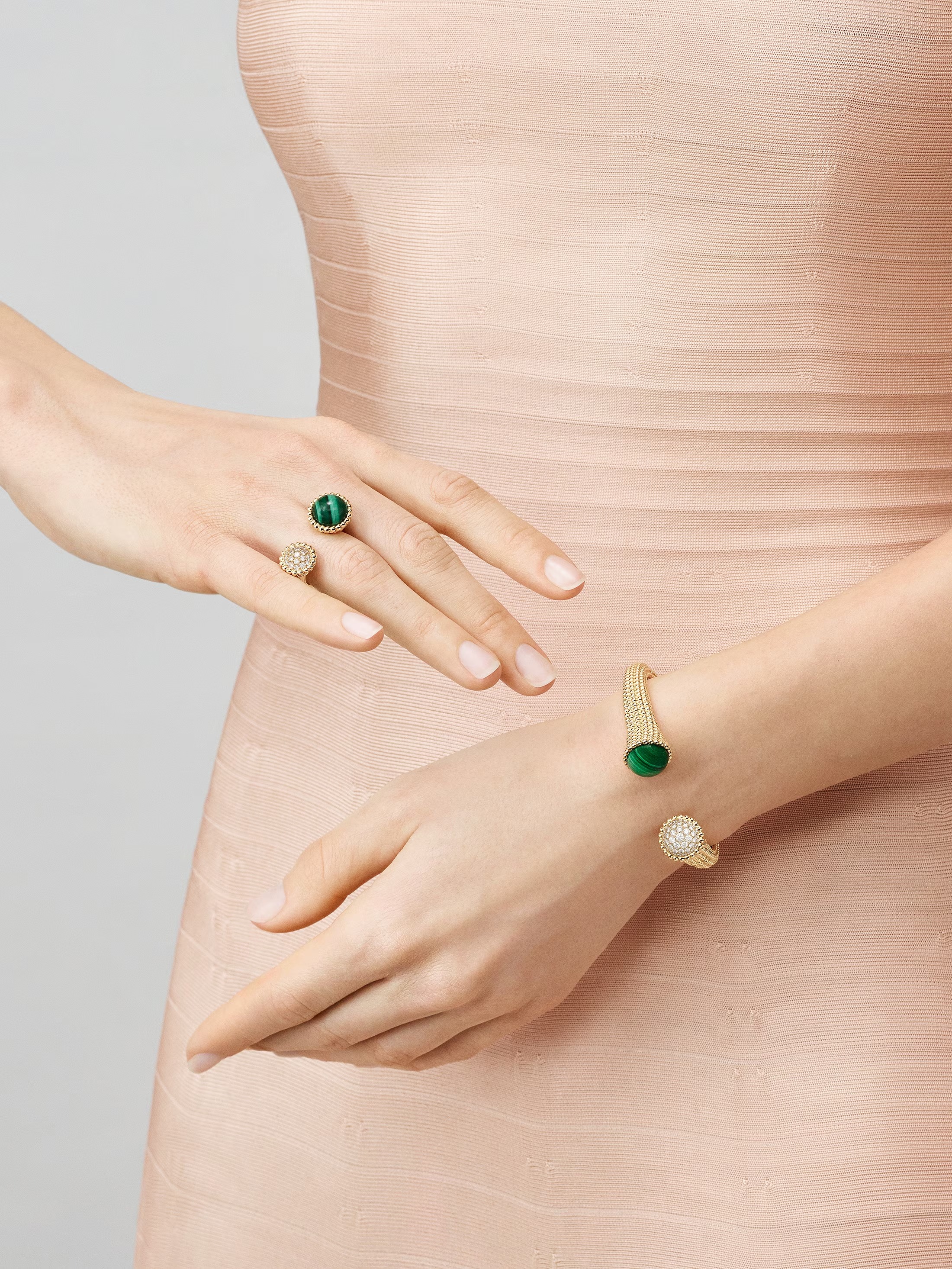 سوار Perlée Couleurs من Van Cleef & Arpels