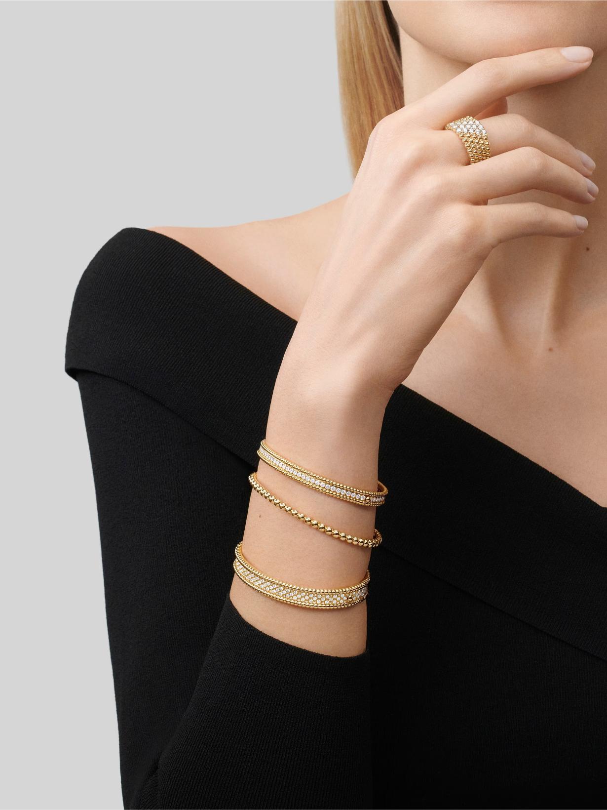سوار Perlée Pearls of Gold من Van Cleef & Arpels