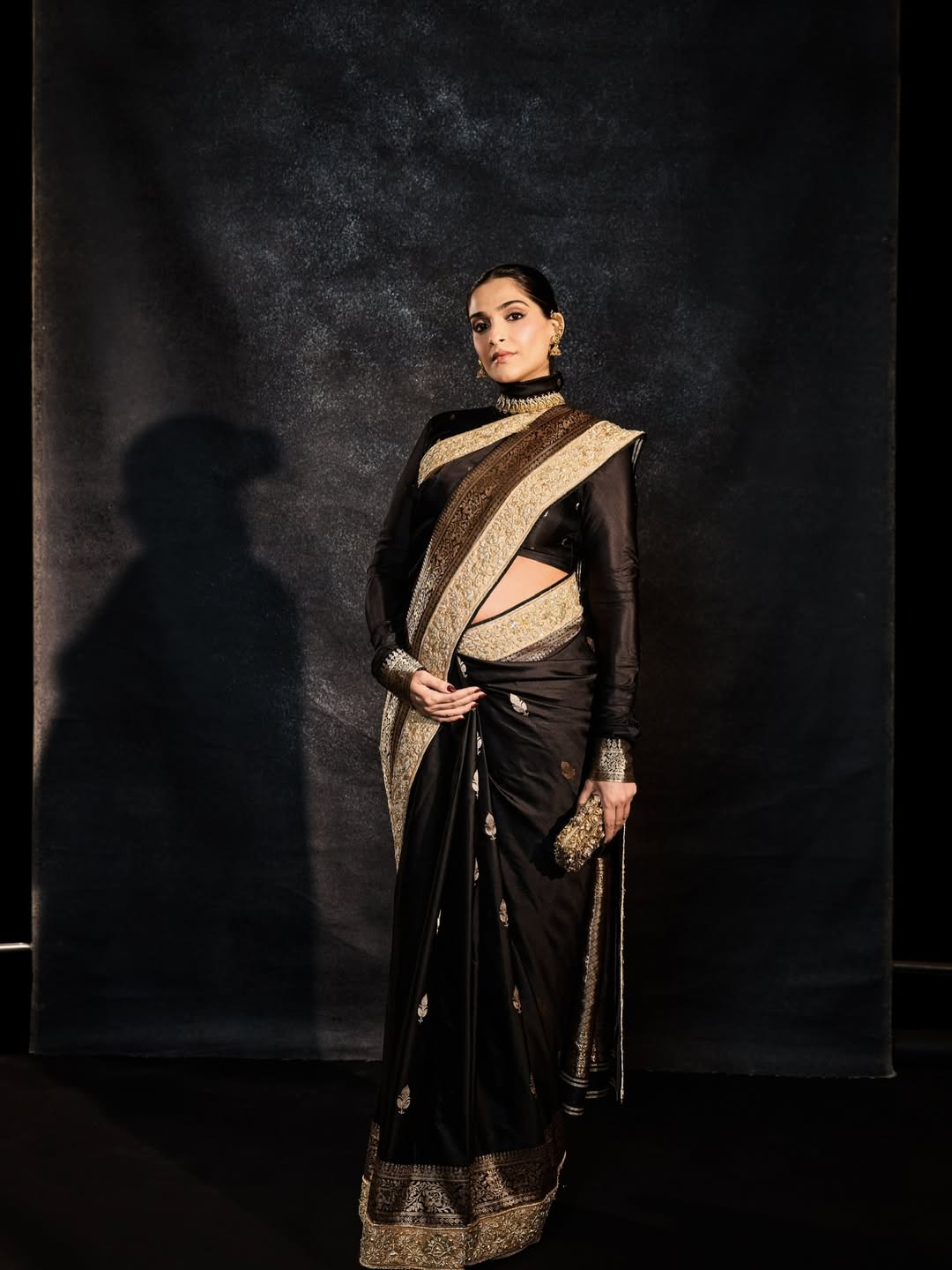 سونام كابور بالساري الهندي الأسود من توقيع Abu Jani Sandeep